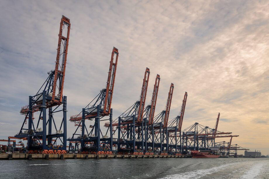 Hafen von Rotterdam testet Containerabfertigung per Blockchain-App Hafen von Rotterdam