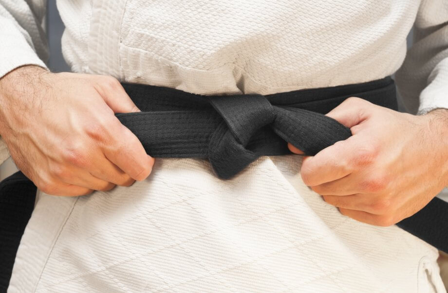 Knockout? Jiu-Jitsu-Champion verliert Bitcoin mensch-zieht-schwarzen-gürtel-zu