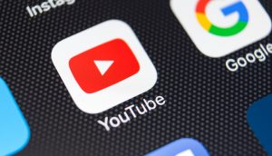 Youtube Symbol als App auf einer Smartphone