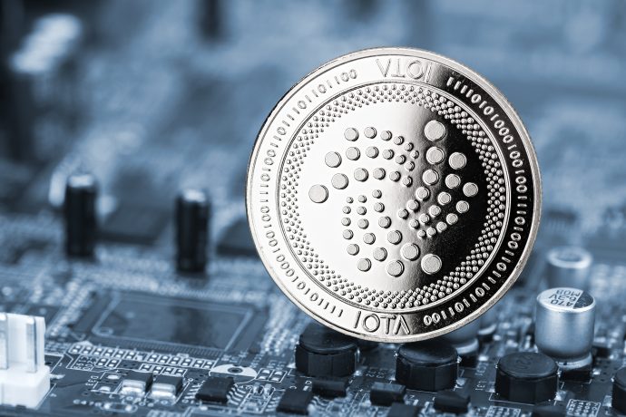 IOTA-Münze auf einem Computerchip