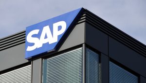 SAP Logo an einem Gebäude.