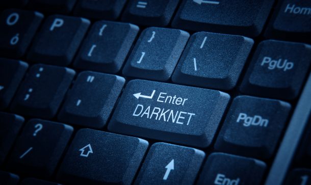 Chemische Waffe gegen Bitcoin: 45-Jähriger bekennt sich schuldig computertastatur-mit-darknet-taste