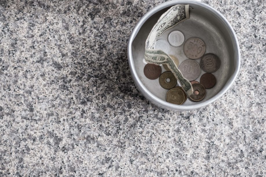 Ribbit Capital: Investoren für 350-Millionen-Blankoscheck gesucht Becher mit Kleingeld