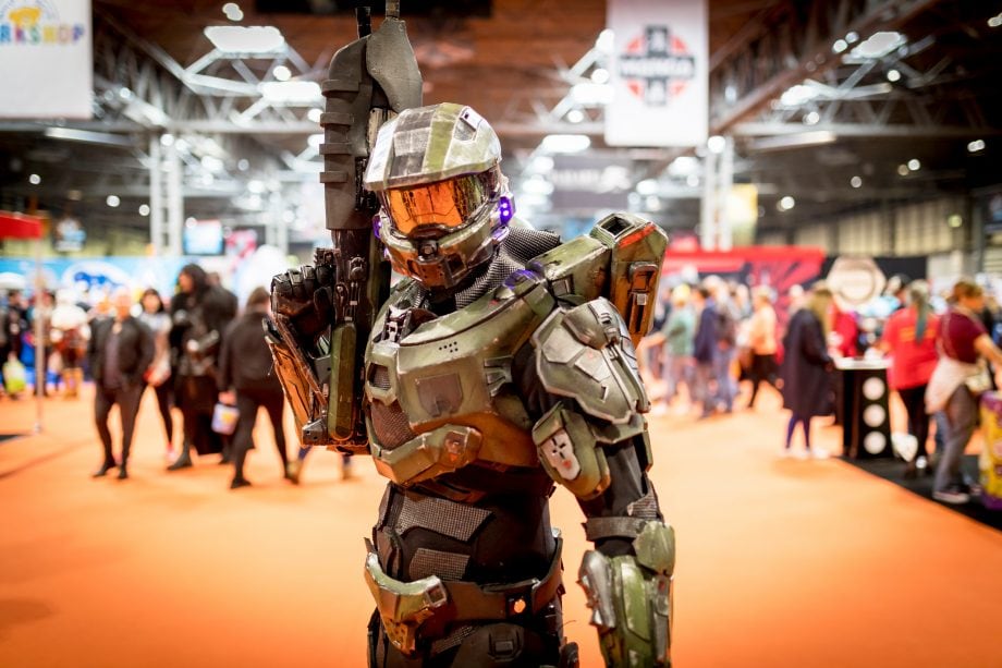 Patent eingereicht: Activision nimmt Blockchain-Gaming ins Visier Eine Activision-Spielfigur steht auf dem Messegelände.