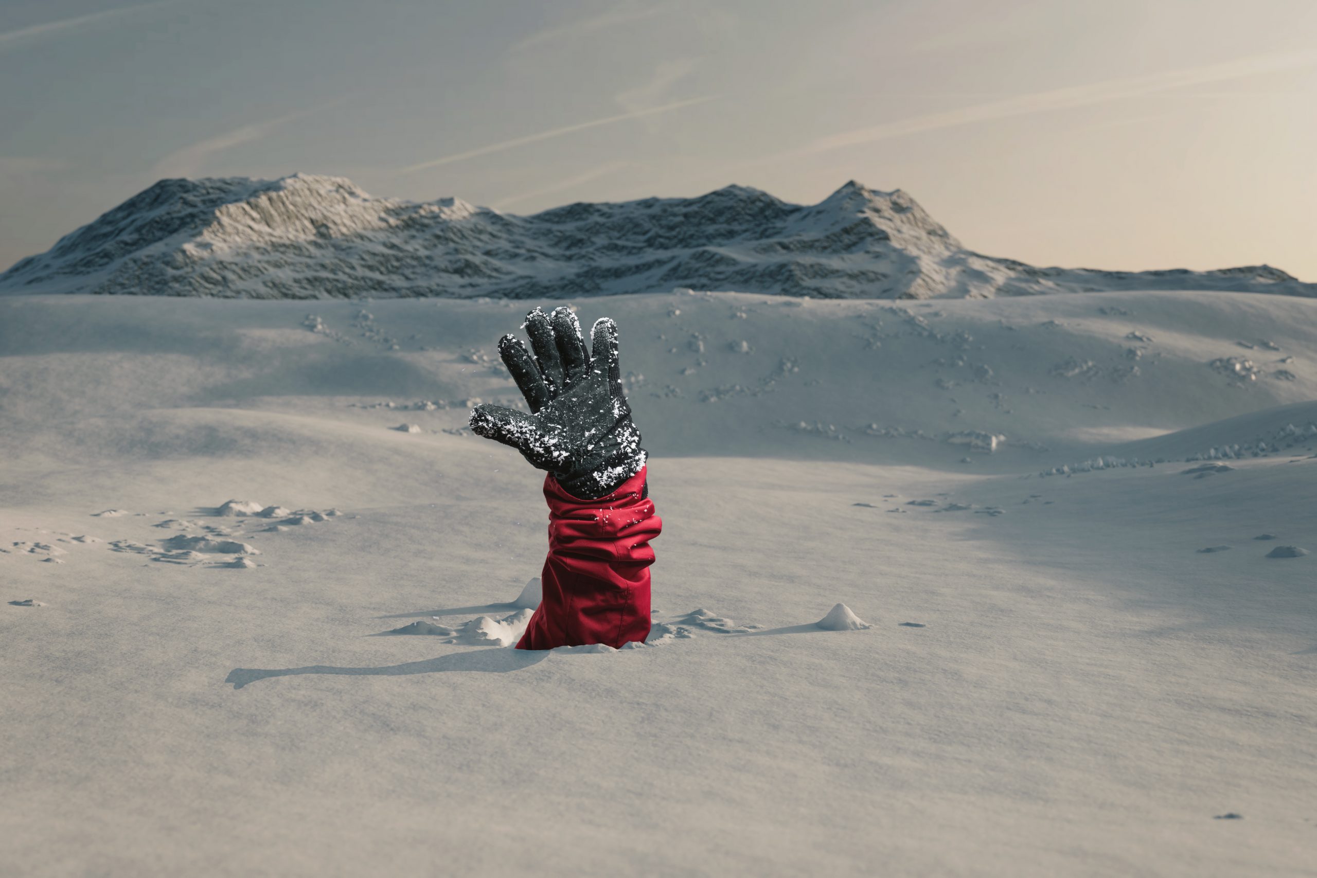 Der Arm eines Ski-Fahrers ragt aus einer Schneedecke