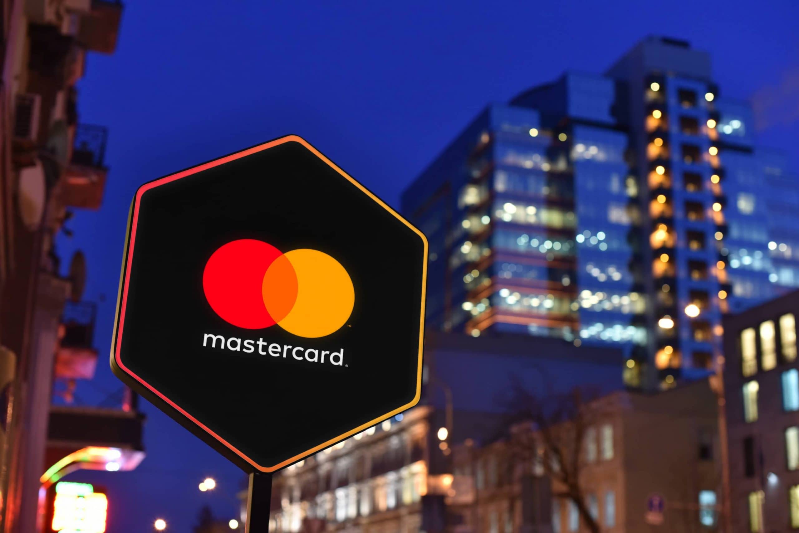 Mastercard-Logo an Firmengebäude