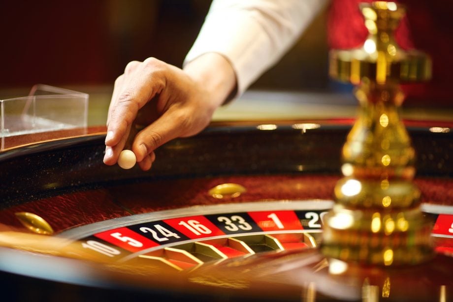 Krypto-Gambling: Die Top 3 Casino-Coins unter der Lupe Roulette-Tisch im Casino