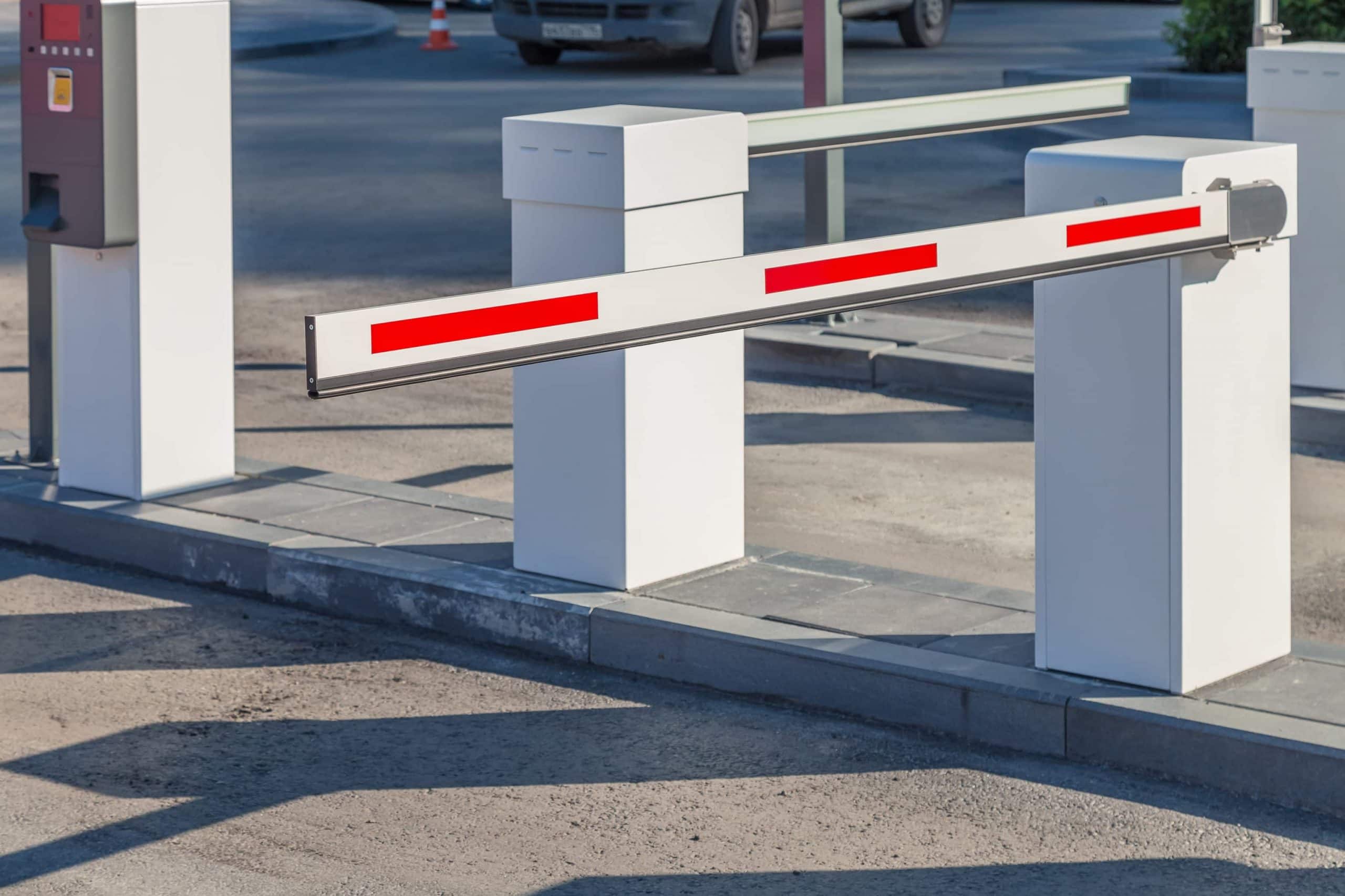 Schranken an einem Parkplatz