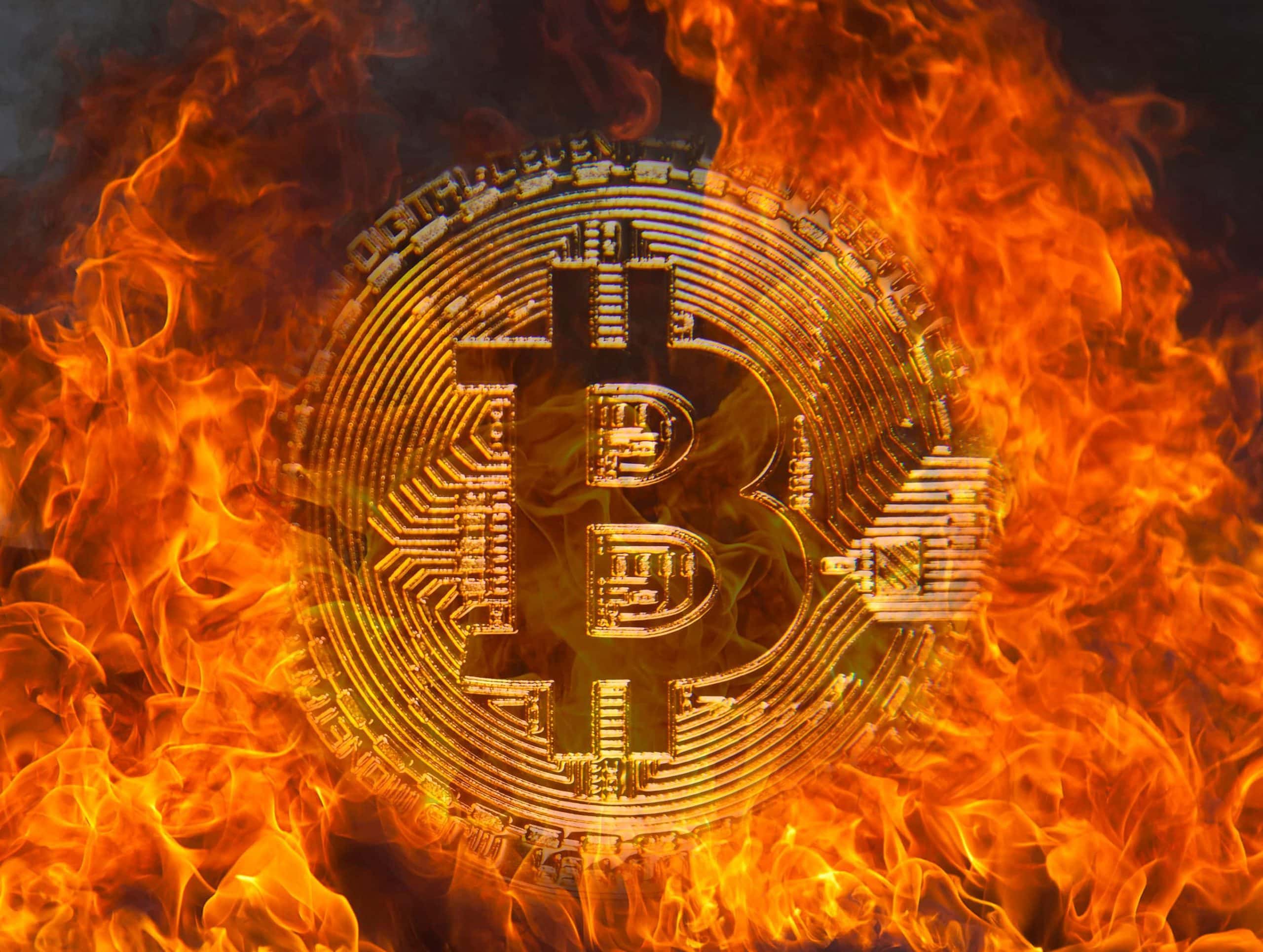 Bitcoin in brennenden Flammen, die den Finanzmarkt symbolisieren