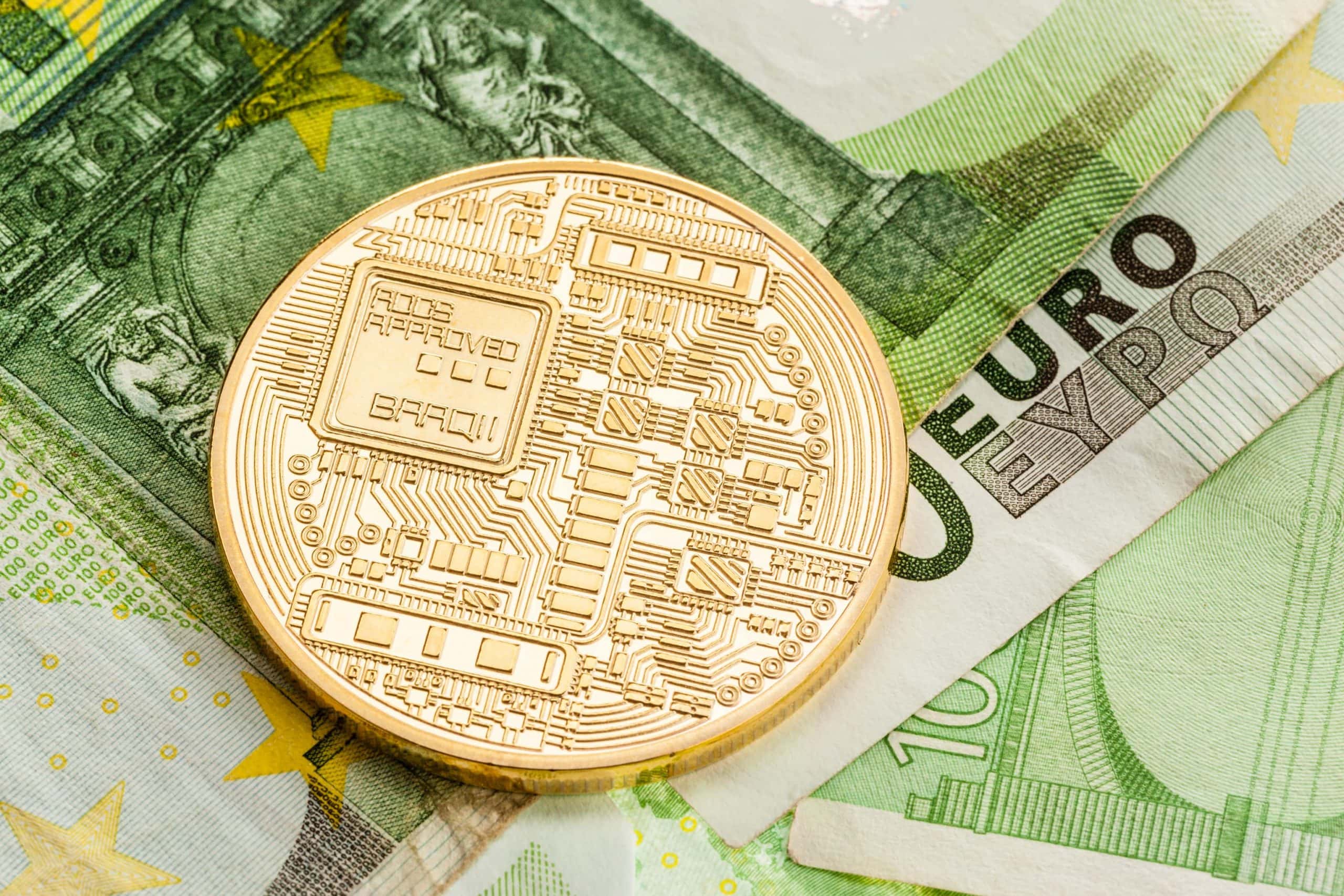 Eine generische Krypto-Münze auf Euro-Noten Smyboldbild CBDC