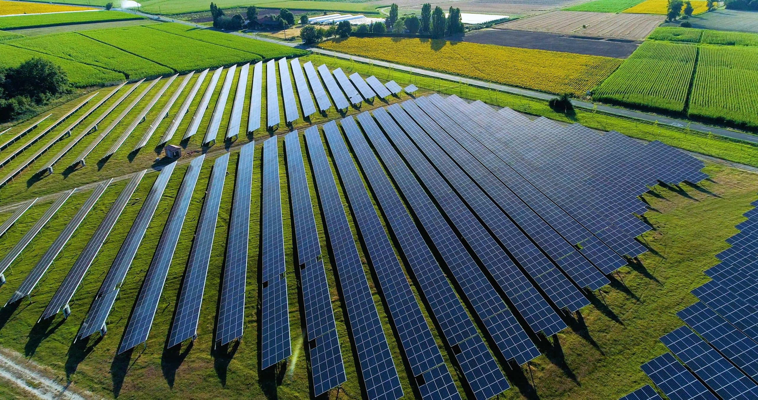 solarpanels auf feld