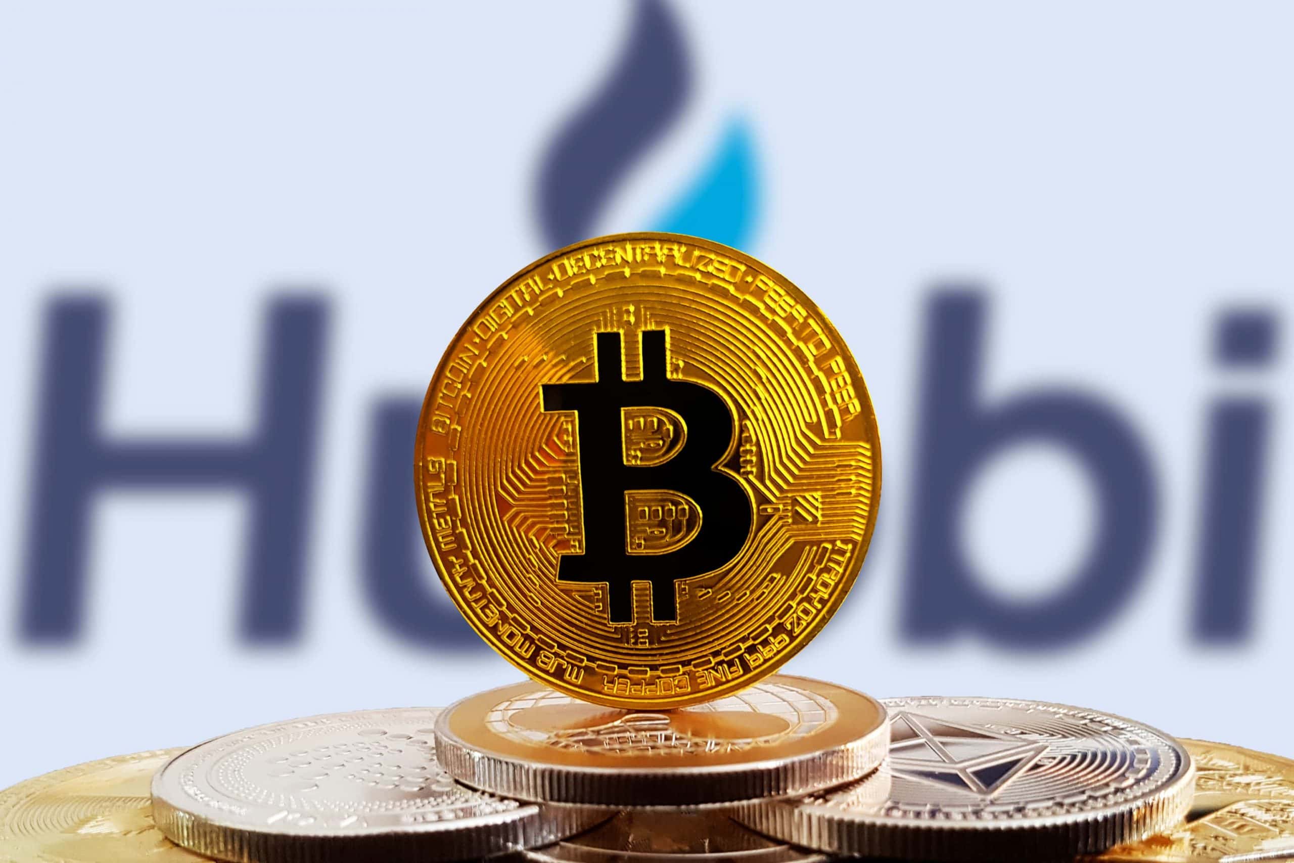 Huobi Logo mit Bitcoin-Münze