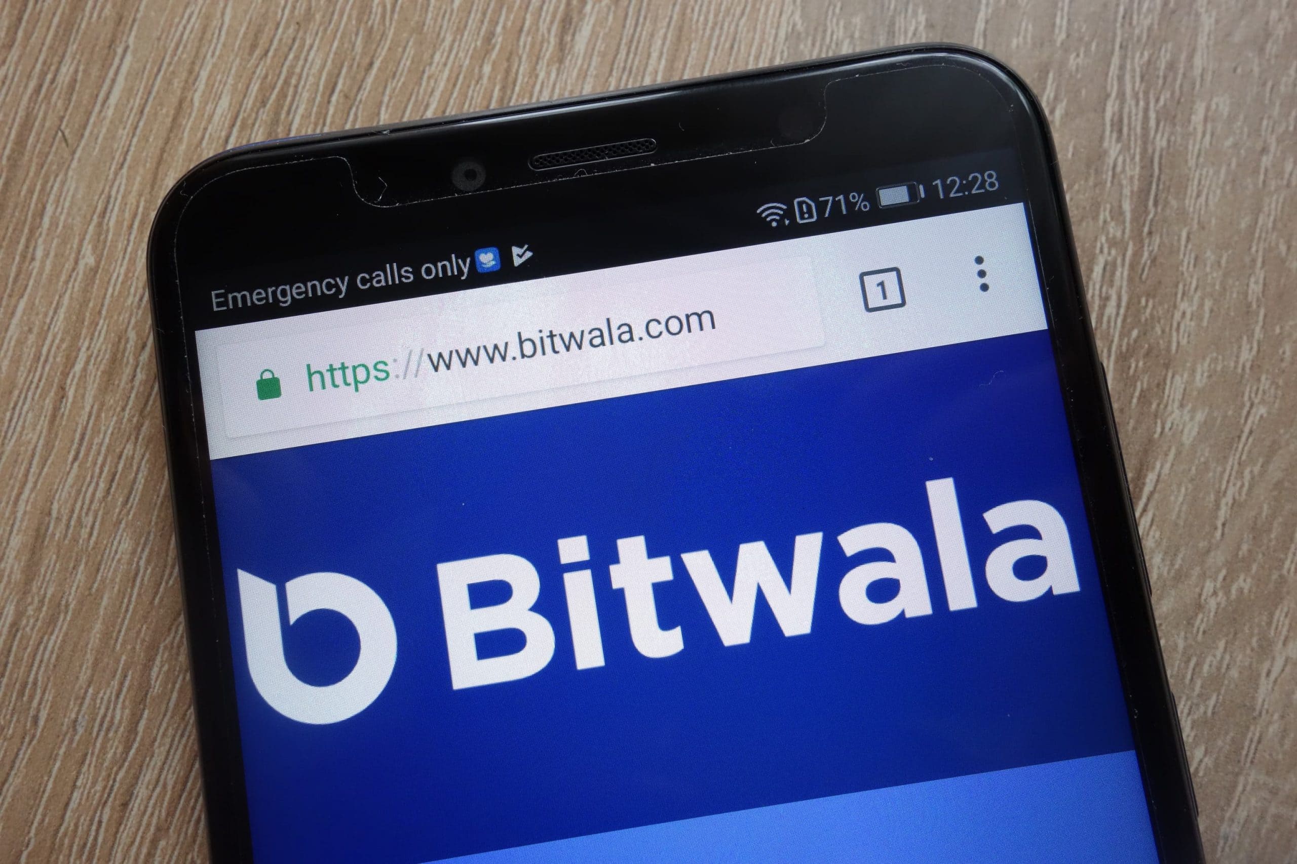 Bitwala auf einem schwarzen Smartphone