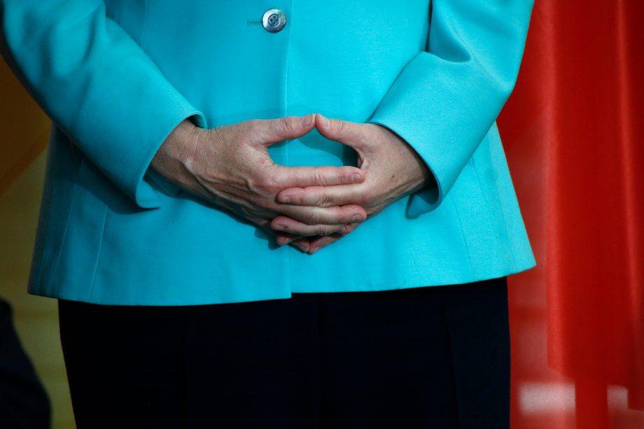 Bundesregierung: Bis zum E-Euro werden wohl Jahre ins Land ziehen Die Hände von Bundeskanzlerin Angela Merkel in der typischen Raute-der-Macht-Konfiguration