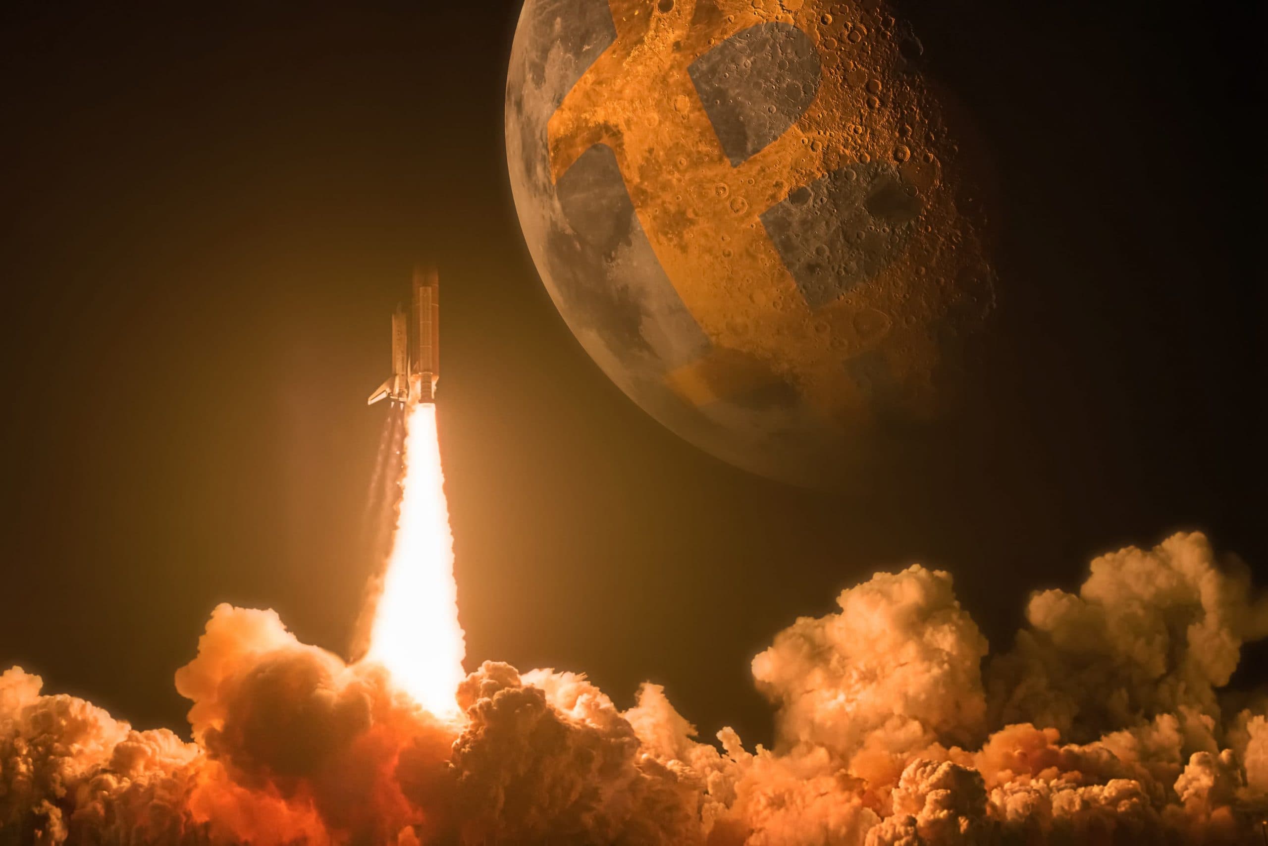 Rakete schießt zum Mond mit Bitcoin-Logo