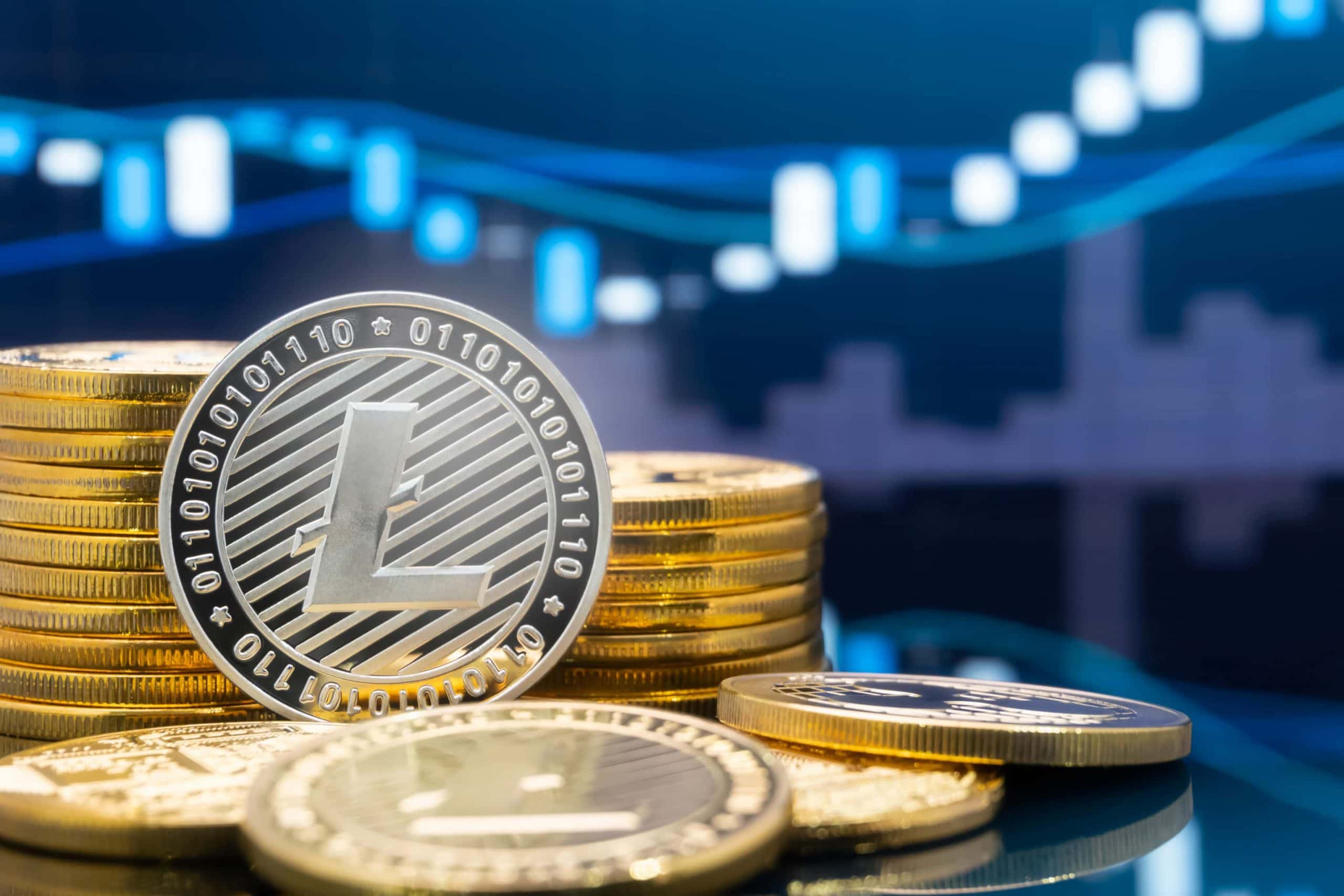 Litecoin-Münze vor einem Chart