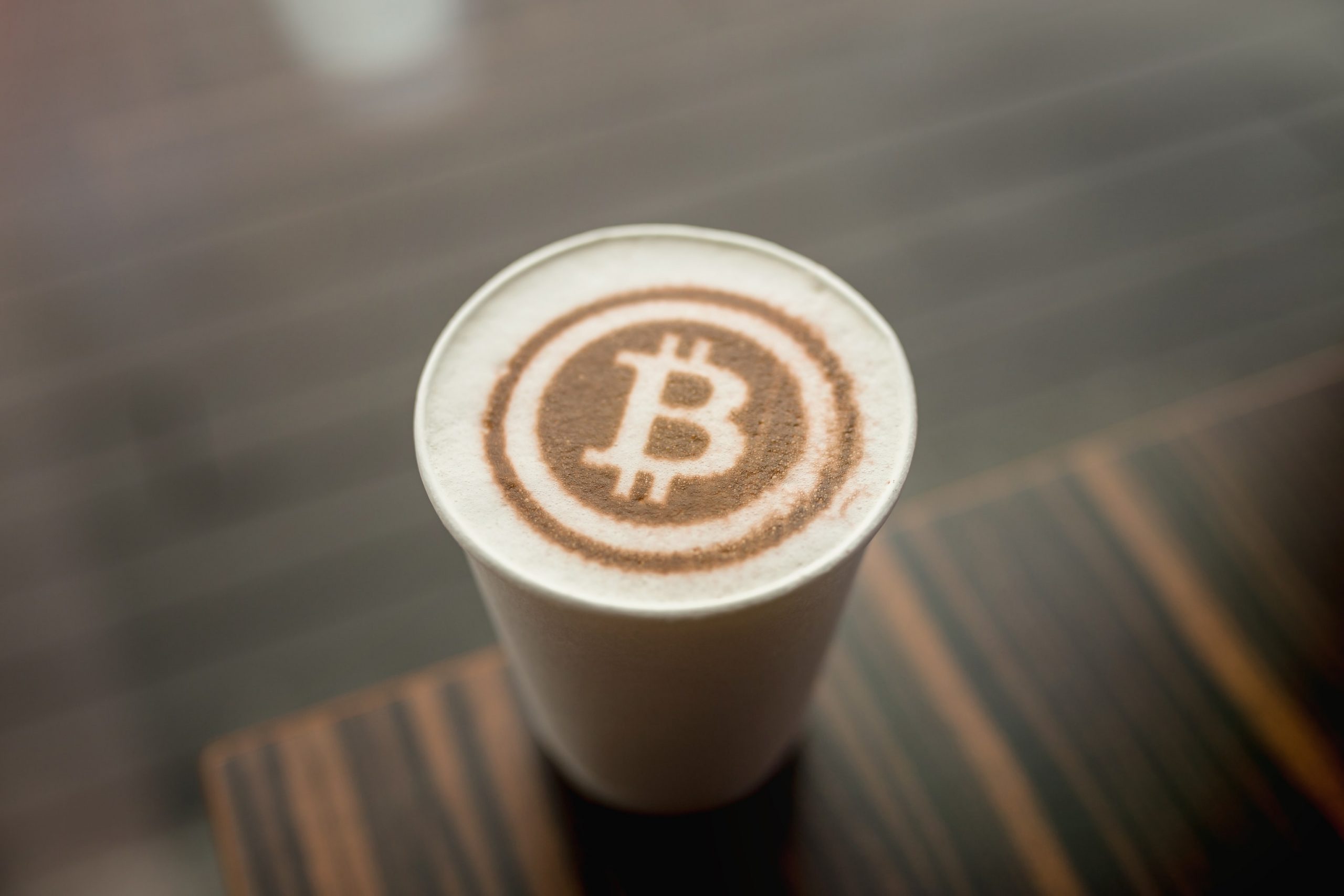 Bitcoin-Logo als Latte Art