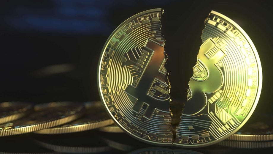 Single Point of Failure: Die 5 größten Angriffe auf Bitcoin-Börsen Eine in der Mitte gespaltene Bitcoin-Münze