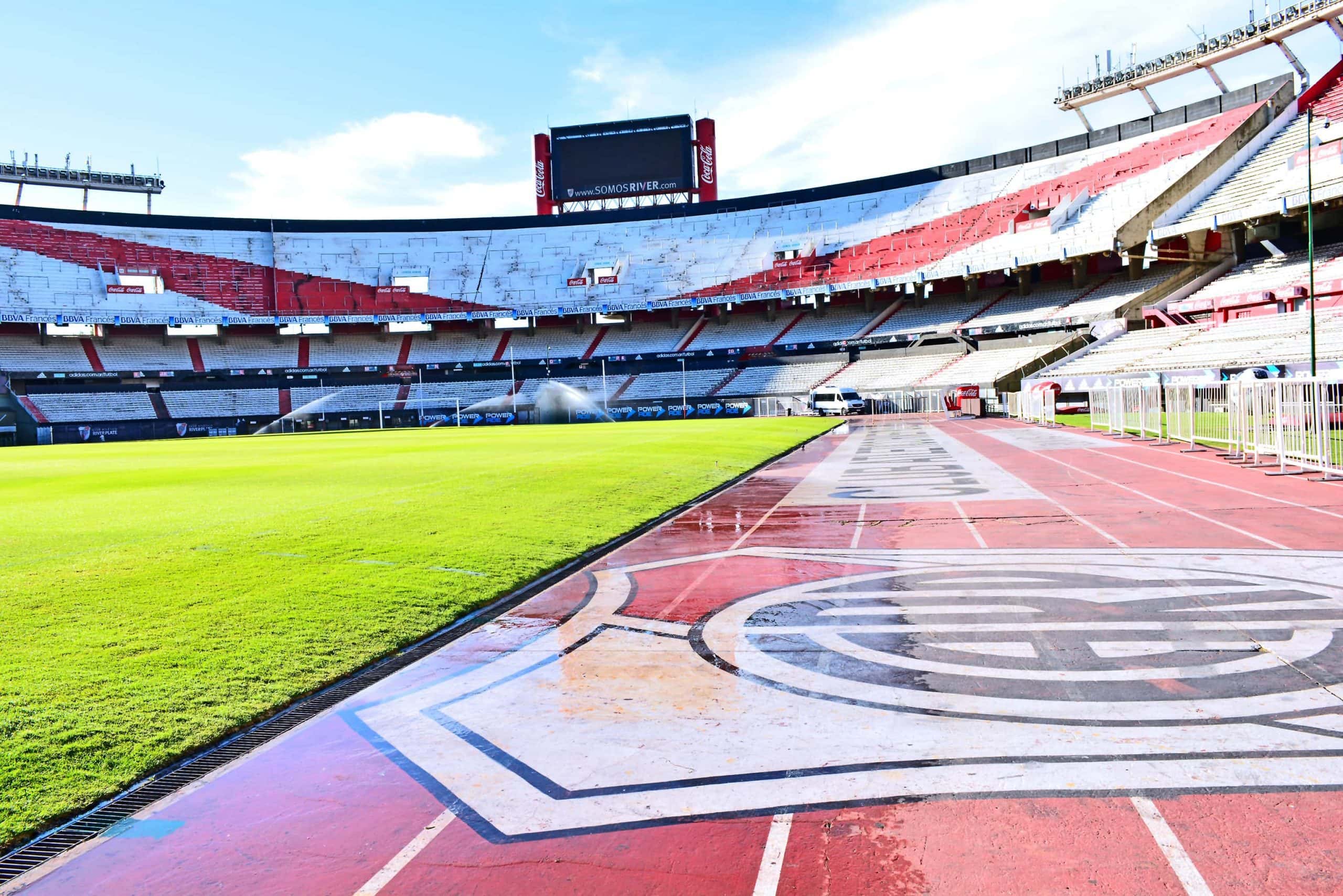 Das leere Fußballstadion von River Plate.