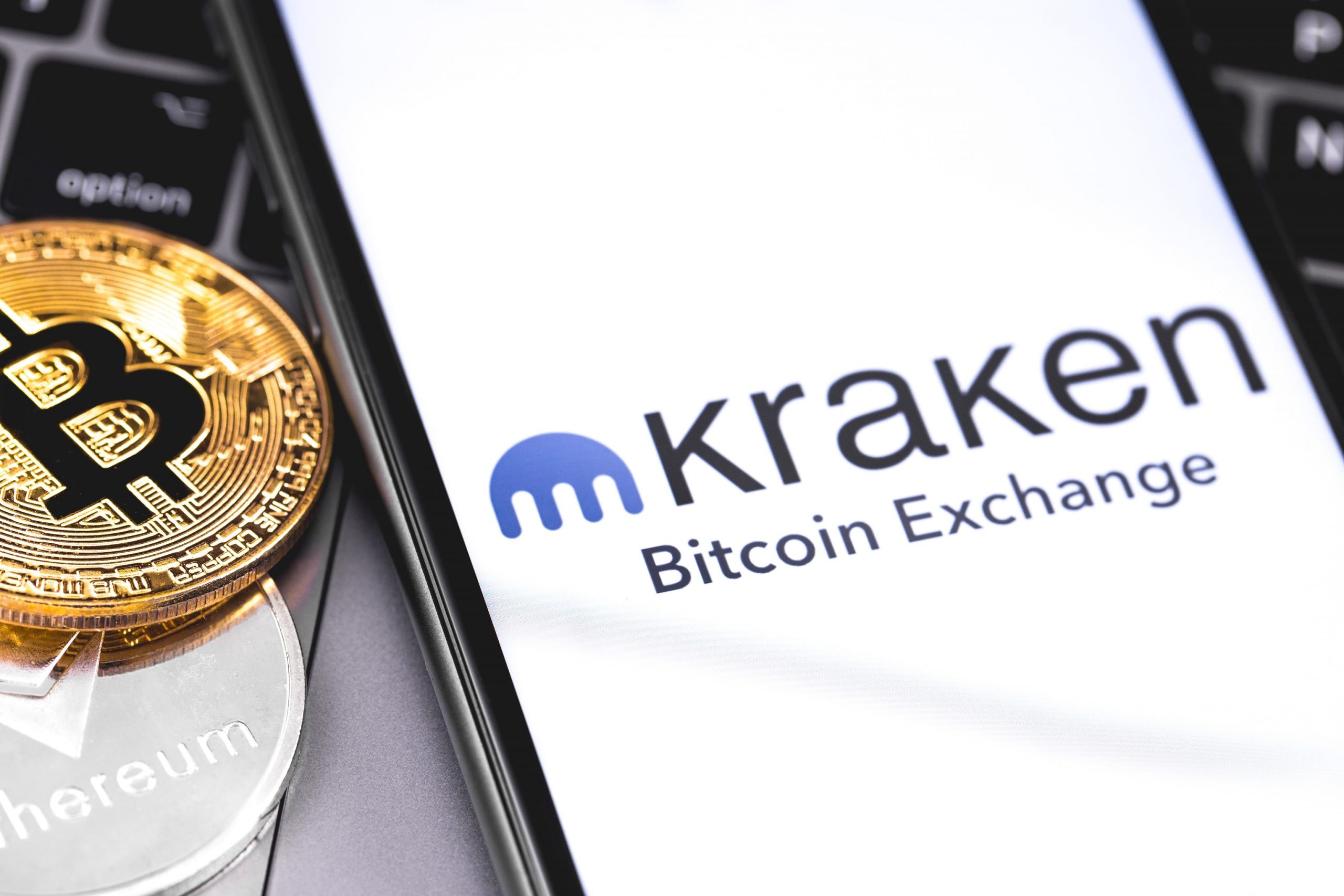 Kraken und Bitcoin-Münze