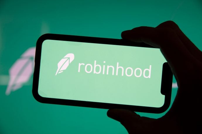 Smartphone mit Robinhood-Logo