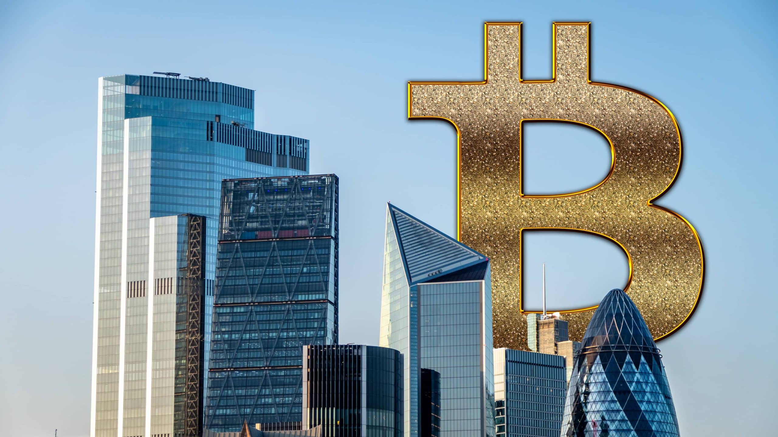 Bitcoin-Logo hinter diversen Wolkenkratzern