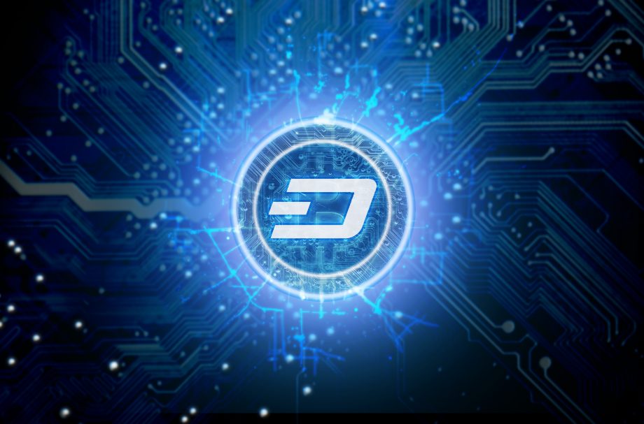 Dash Logo mit leuchtendem blauen Hintergrund und digitalem Schaltkreis – Symbol für Confidential Transactions Upgrade