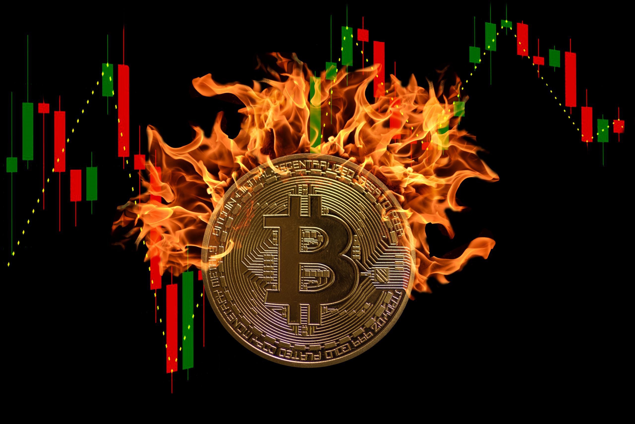 bitcoin-münze vor Bitcoin-Kurs-Chart