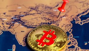 Bitcoin-Münze auf chinesischer Landkarte