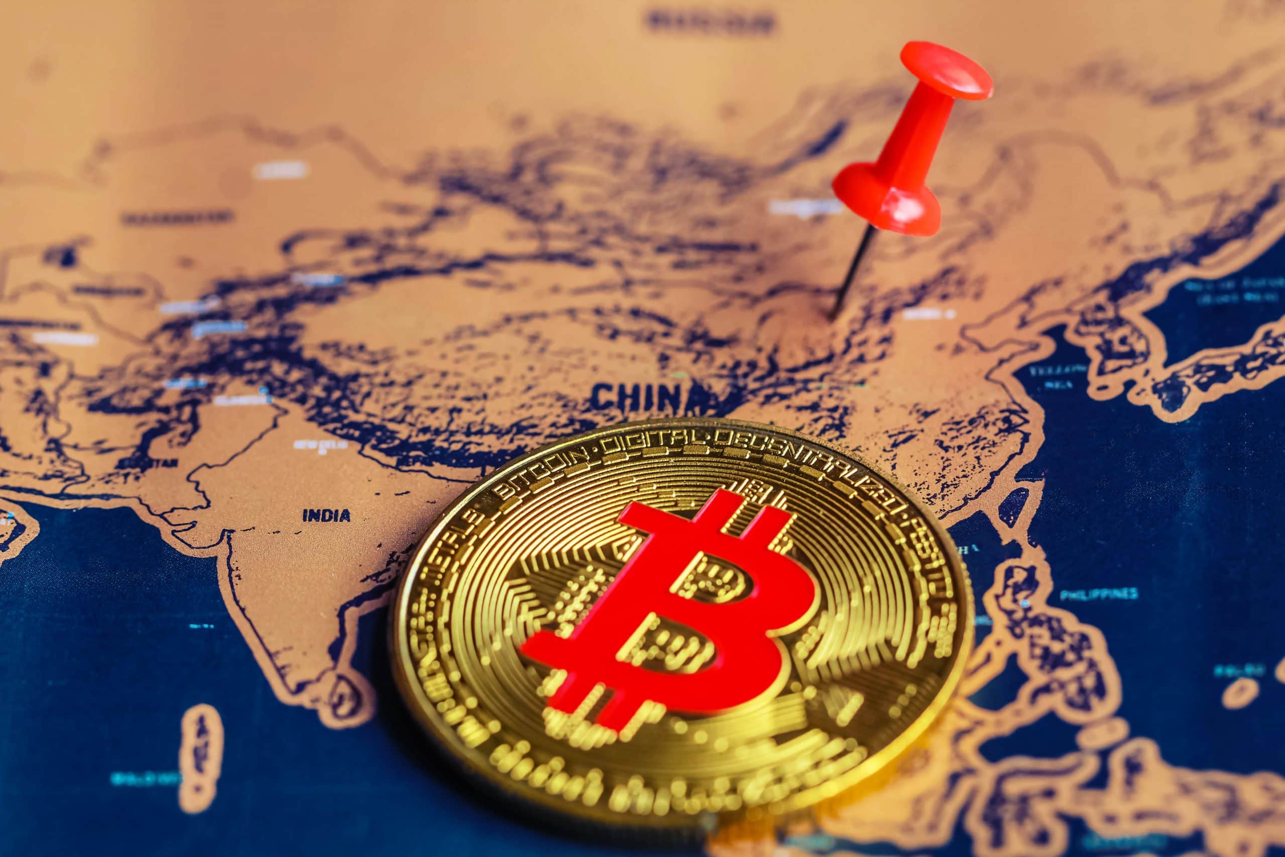 Bitcoin-Münze auf chinesischer Landkarte