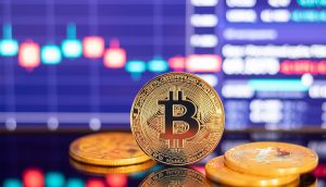 Bitcoin-Münze vor einem Chart