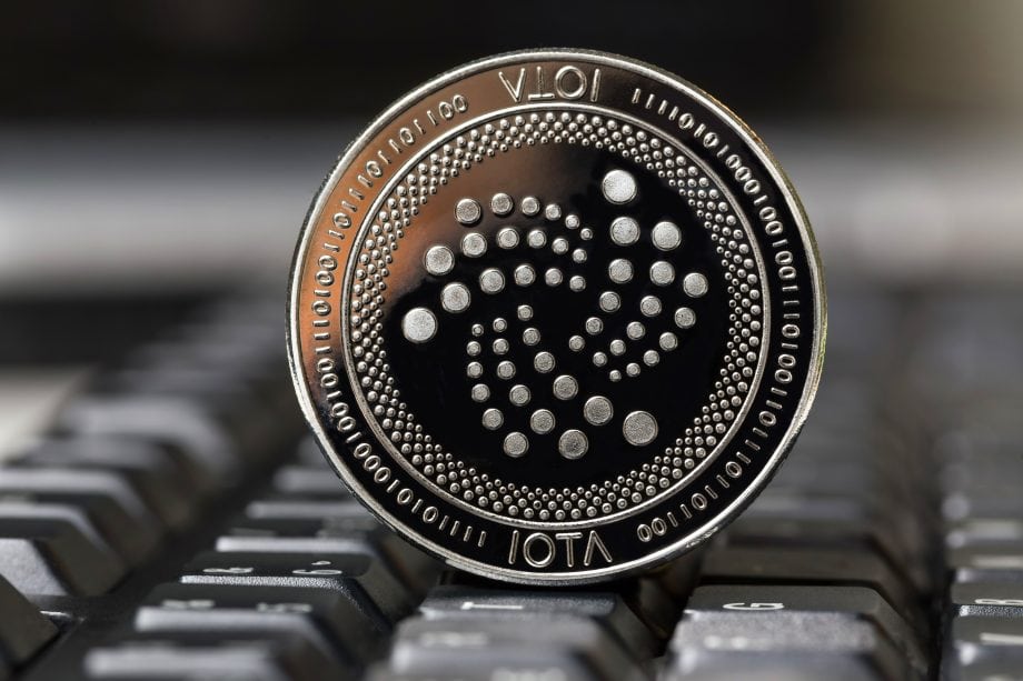 IOTA-Statusbericht: Coordicide nimmt Form an IOTA-Münze auf Tastatur