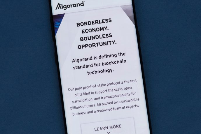 Algorand Hompeage auf Smartphone