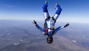 Fallschirmspringer im freien Fall