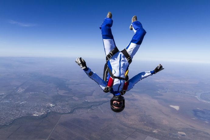 Fallschirmspringer im freien Fall