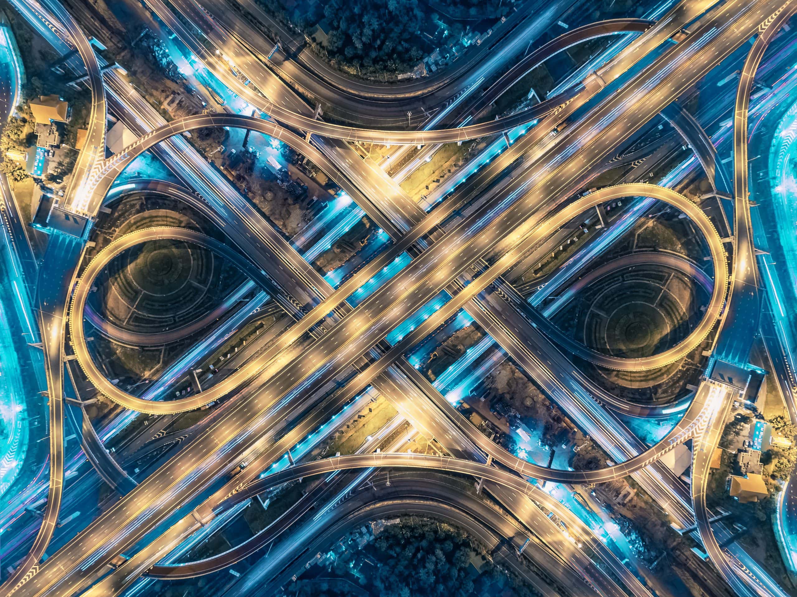 Ein futuristisch aussehender Highway.