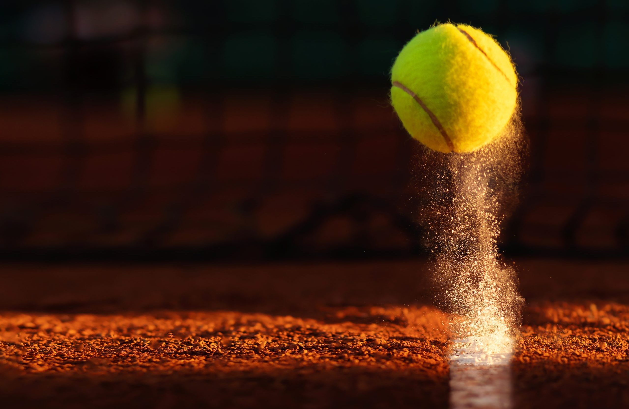 Aufspringender Tennisball, Symbolbild Polygon Matic Kurserholung