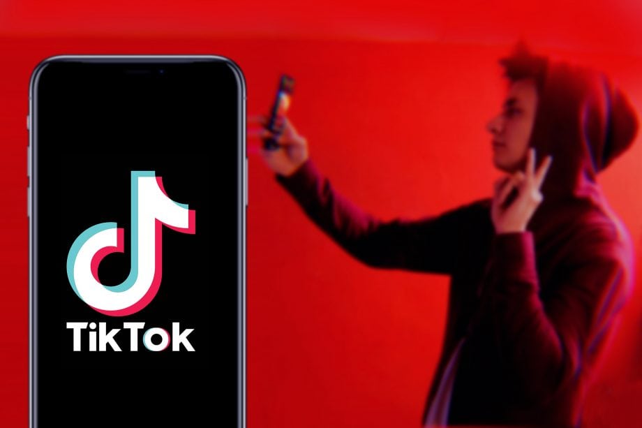 TikTok: Generelles Werbeverbot für Krypto- und Finanzprodukte Selfie ist der Mann