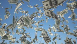 Ein Geldregen von US-Dollar-Noten.