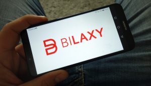 Bilaxy-Logo auf Smartphone