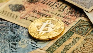 Bitcoin und alte D-Mark-Banknoten