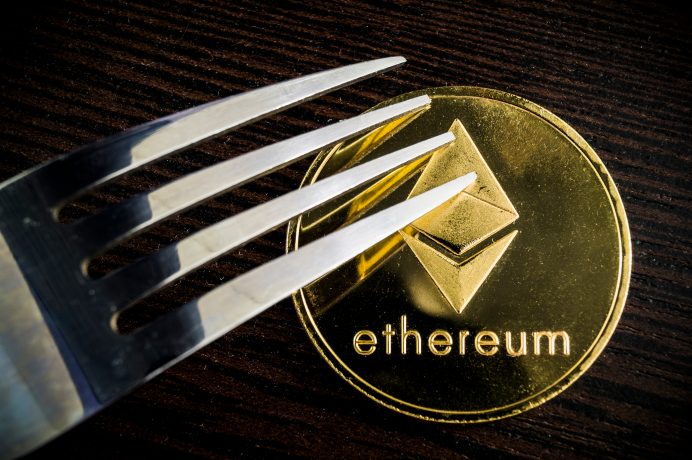 Gabel auf Ethereum-Münze