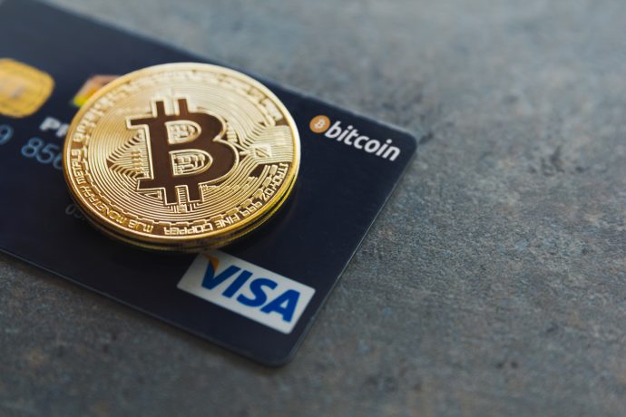 Bitcoin Münze auf Visa Card