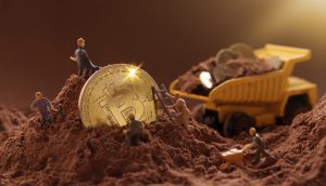 Bitcoin Münze wird von kleinen Figuren ausgegraben