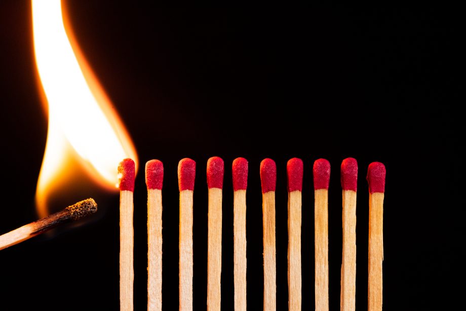 Burn Ether, burn: Erstmals mehr Ethereum verbrannt als produziert Streichhölzer brennen