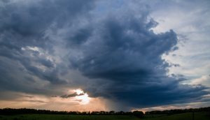 Dunkle Wolken am Himmel