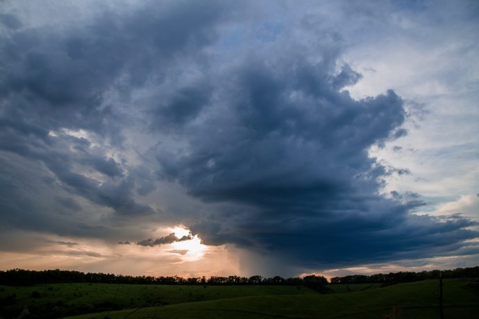 Dunkle Wolken am Himmel