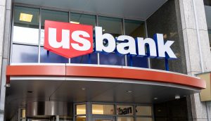 US Bank steht an einem Gebäude
