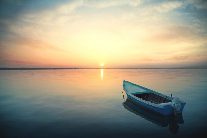 Wasser, Sonne und Boot.