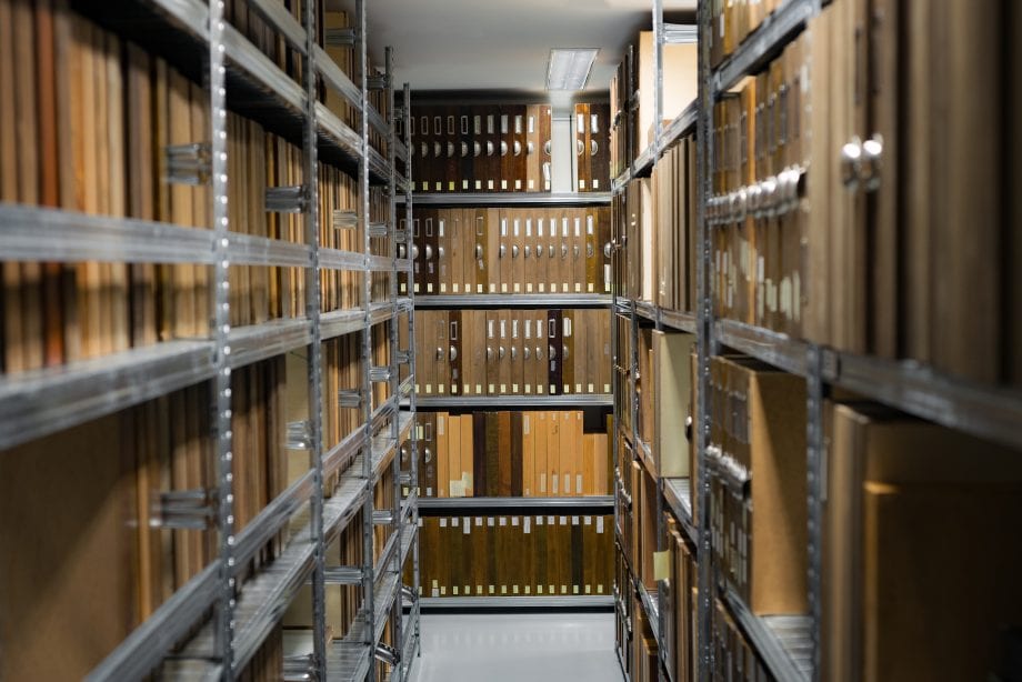 Deutsche Börse ermöglicht Registrierung digitaler Wertpapiere Archive voller Ordner